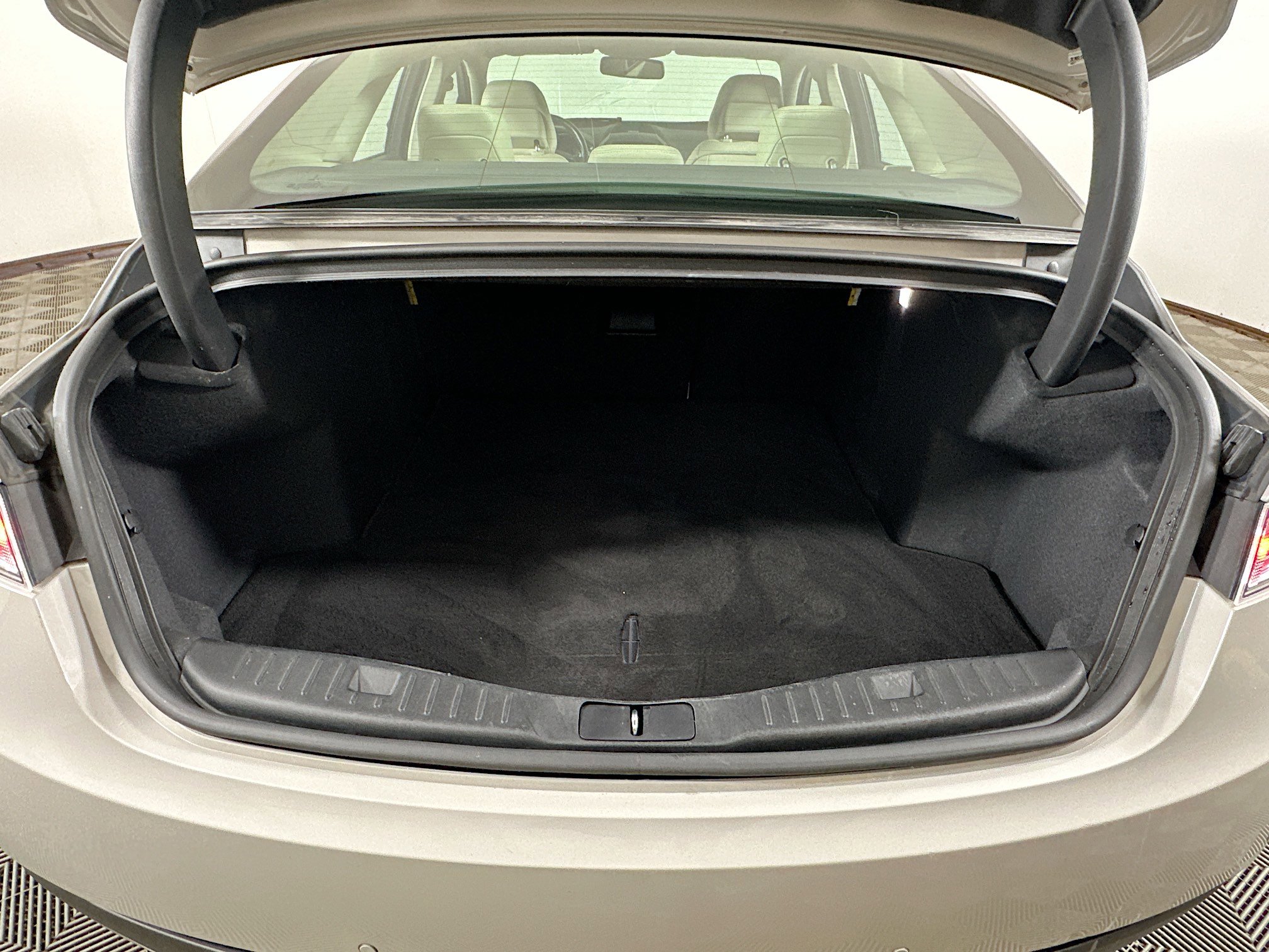 Used 2019 Lincoln MKZ Reserve FWD image 27