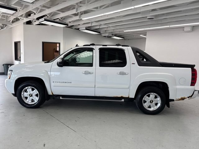 Used 2007 Chevrolet Avalanche LT w/ LT Preferred Equipment Group AWD/4WD image 6
