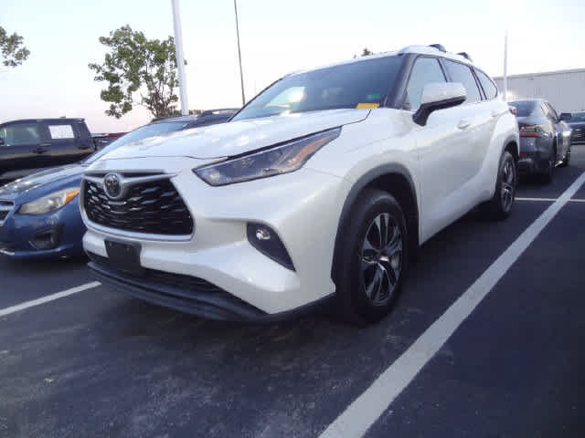 Used 2021 Toyota Highlander XLE