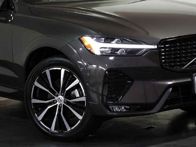 Used 2024 Volvo XC60 B5 Plus w/ Protection Package Premier AWD/4WD image 8