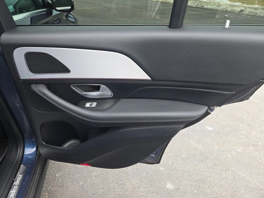 Used 2024 Mercedes-Benz GLE 450e 4MATIC image 9