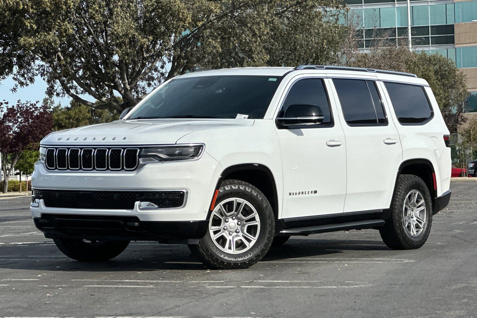 Used 2023 Jeep Wagoneer 4WD w/ Convenience Group I image 8