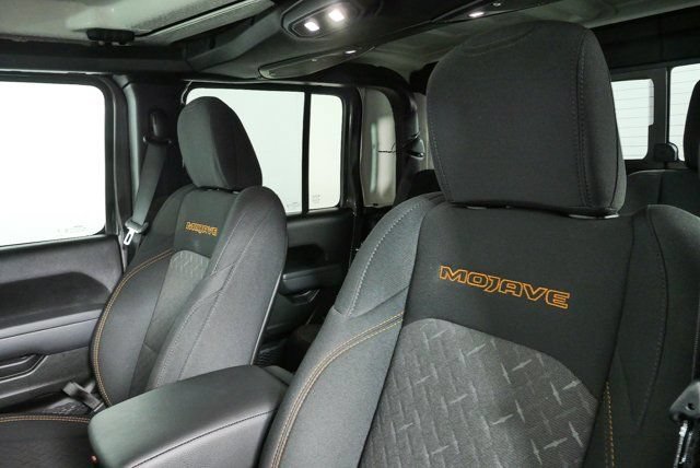 Used 2025 Jeep Gladiator Mojave w/ Convenience Group AWD/4WD image 2