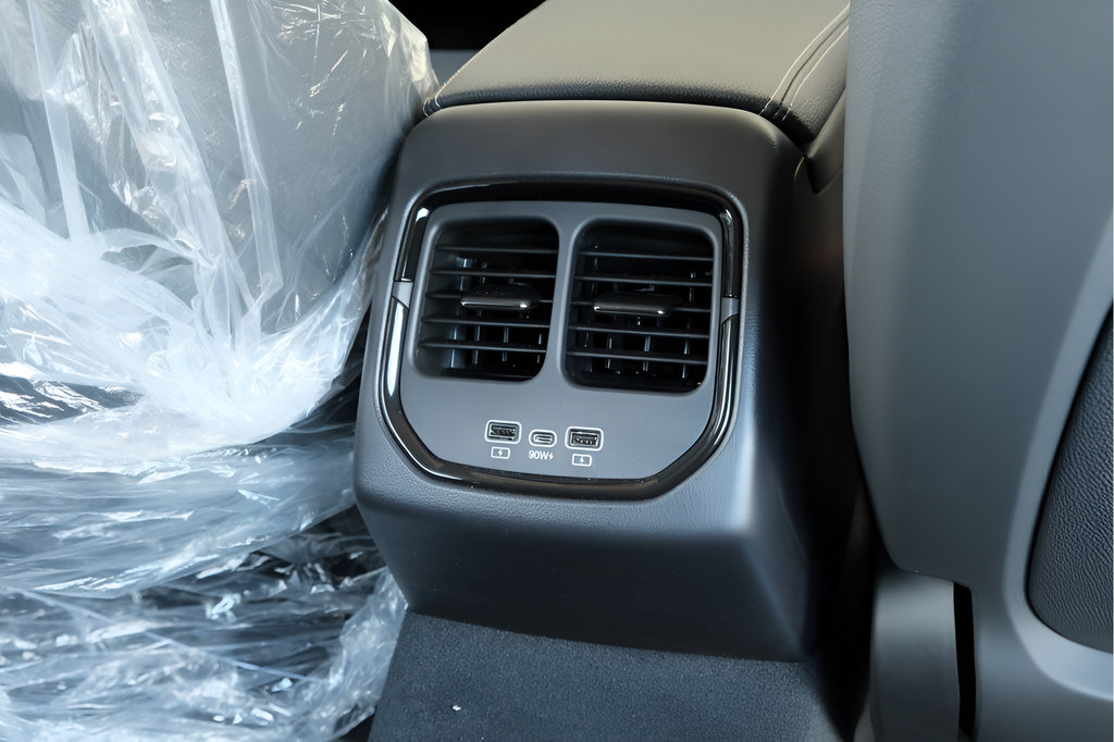 New 2025 VinFast VF 8 Eco AWD/4WD image 20