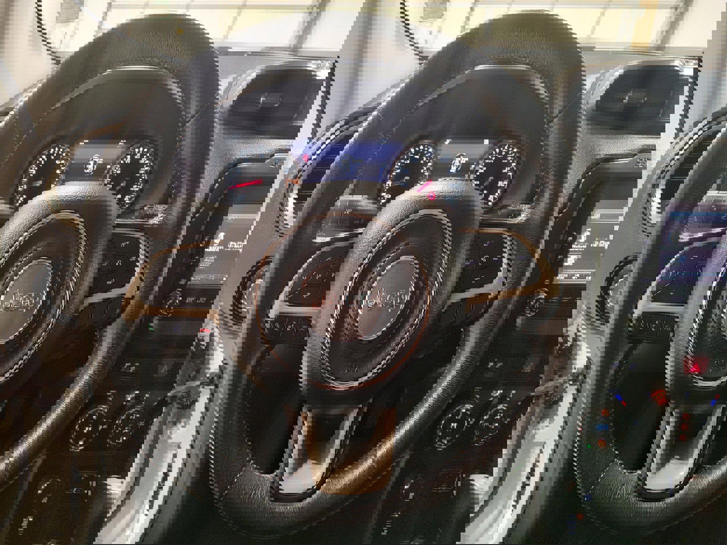 Used 2017 Jeep Renegade Limited image 5