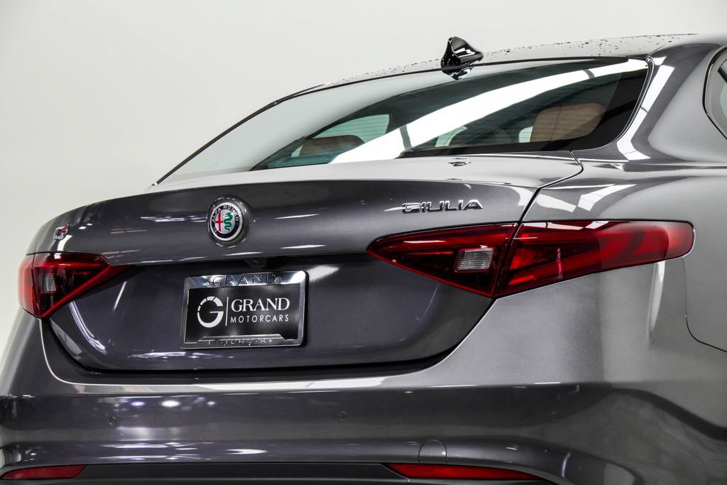 Used 2023 Alfa Romeo Giulia Ti AWD/4WD image 14