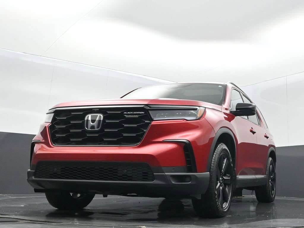 Certified 2025 Honda Pilot Black Edition image 8