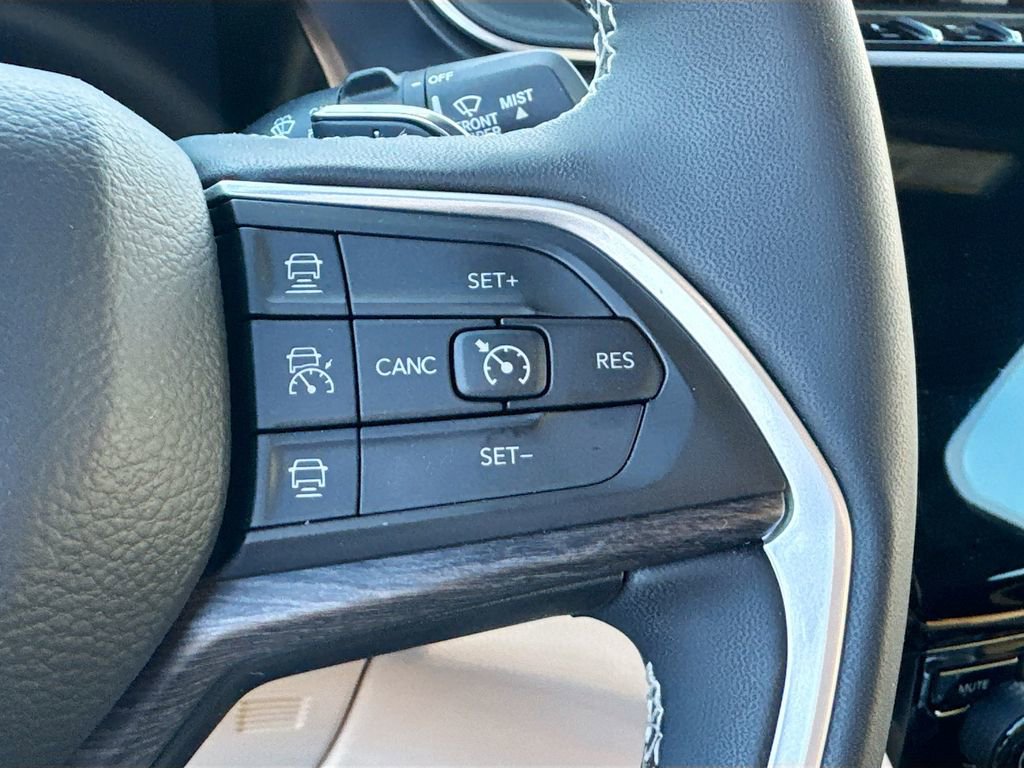 Used 2024 Jeep Grand Cherokee Limited image 9