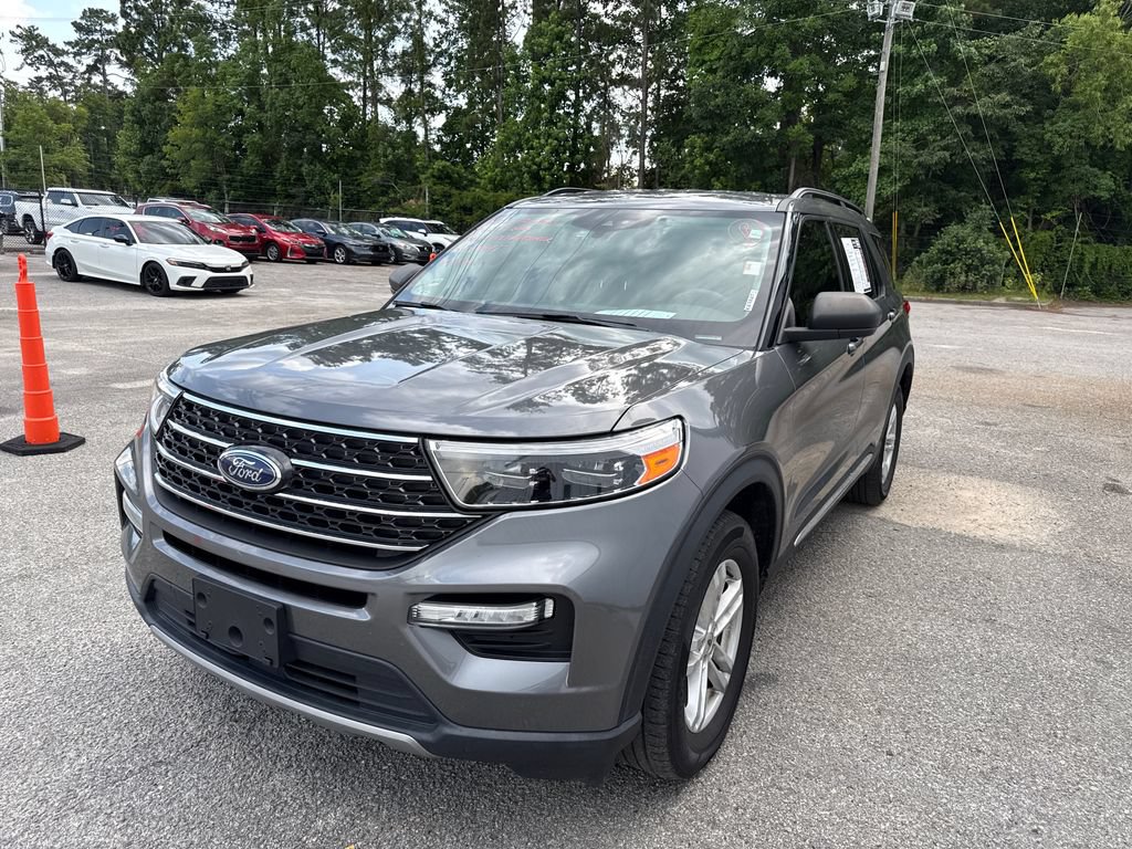 Used 2021 Ford Explorer XLT w/ Equipment Group 202A AWD/4WD image 4