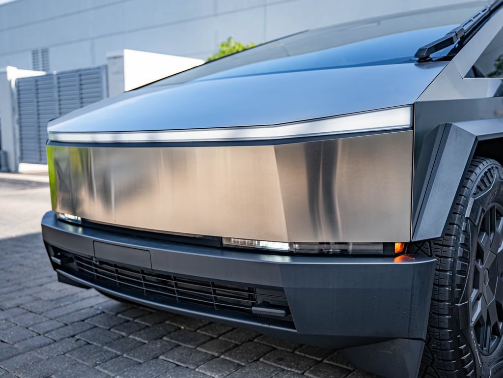 Used 2024 Tesla Cybertruck AWD Crew Cab image 13
