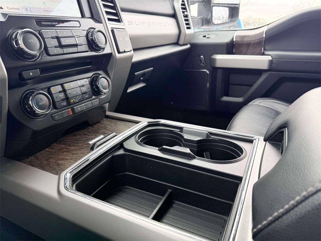 Used 2017 Ford F350 Lariat w/ Chrome Package image 21