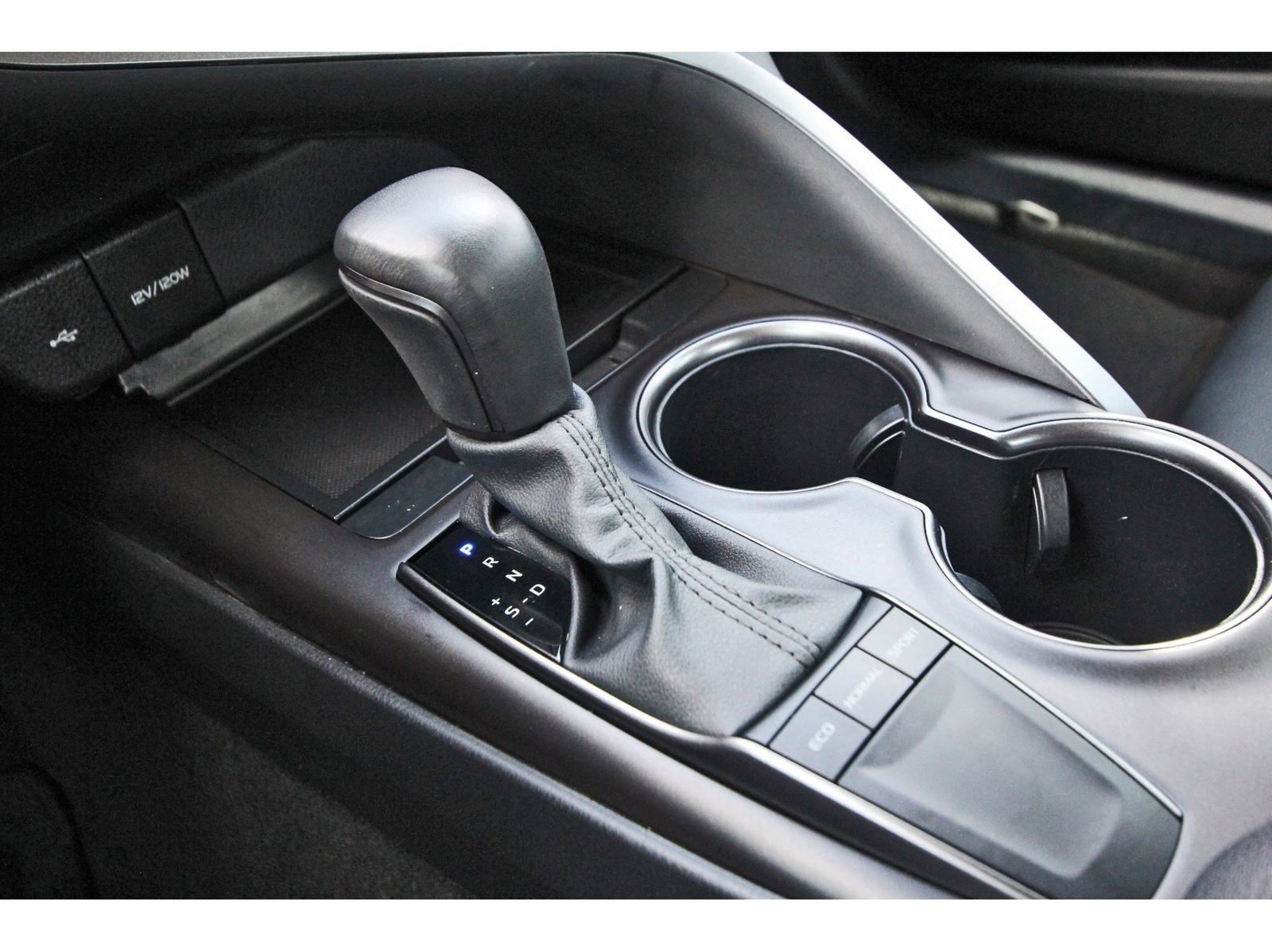 Used 2024 Toyota Camry SE image 28