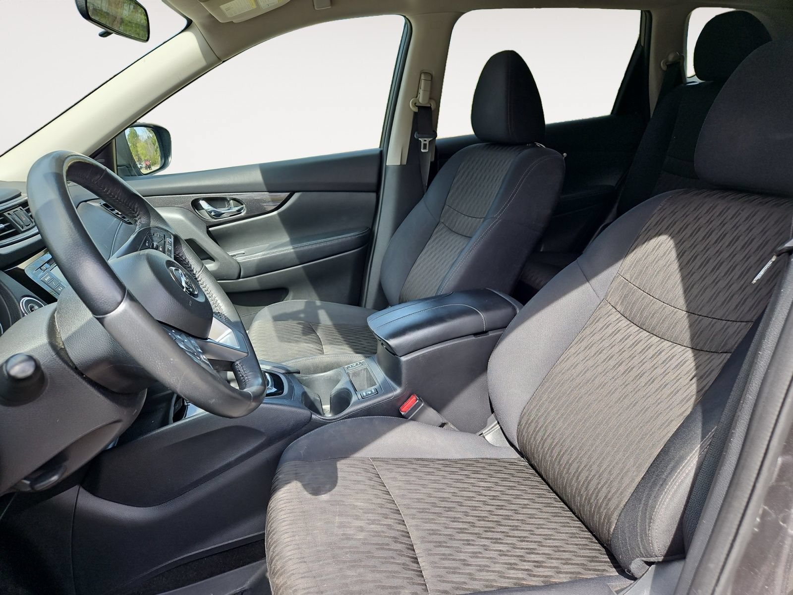 Used 2018 Nissan Rogue SV AWD/4WD image 9