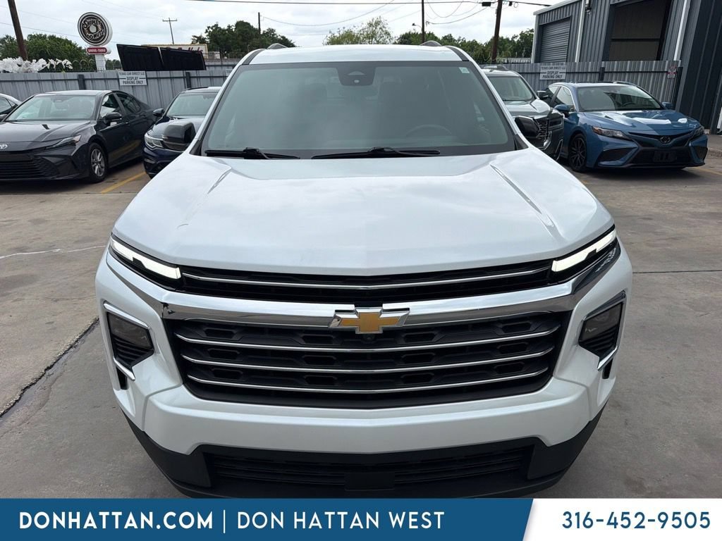Used 2025 Chevrolet Traverse LT w/ Driver Confidence Package AWD/4WD image 6