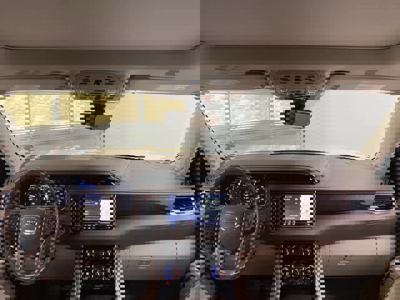 Used 2021 GMC Yukon Denali w/ Denali Premium Package image 12