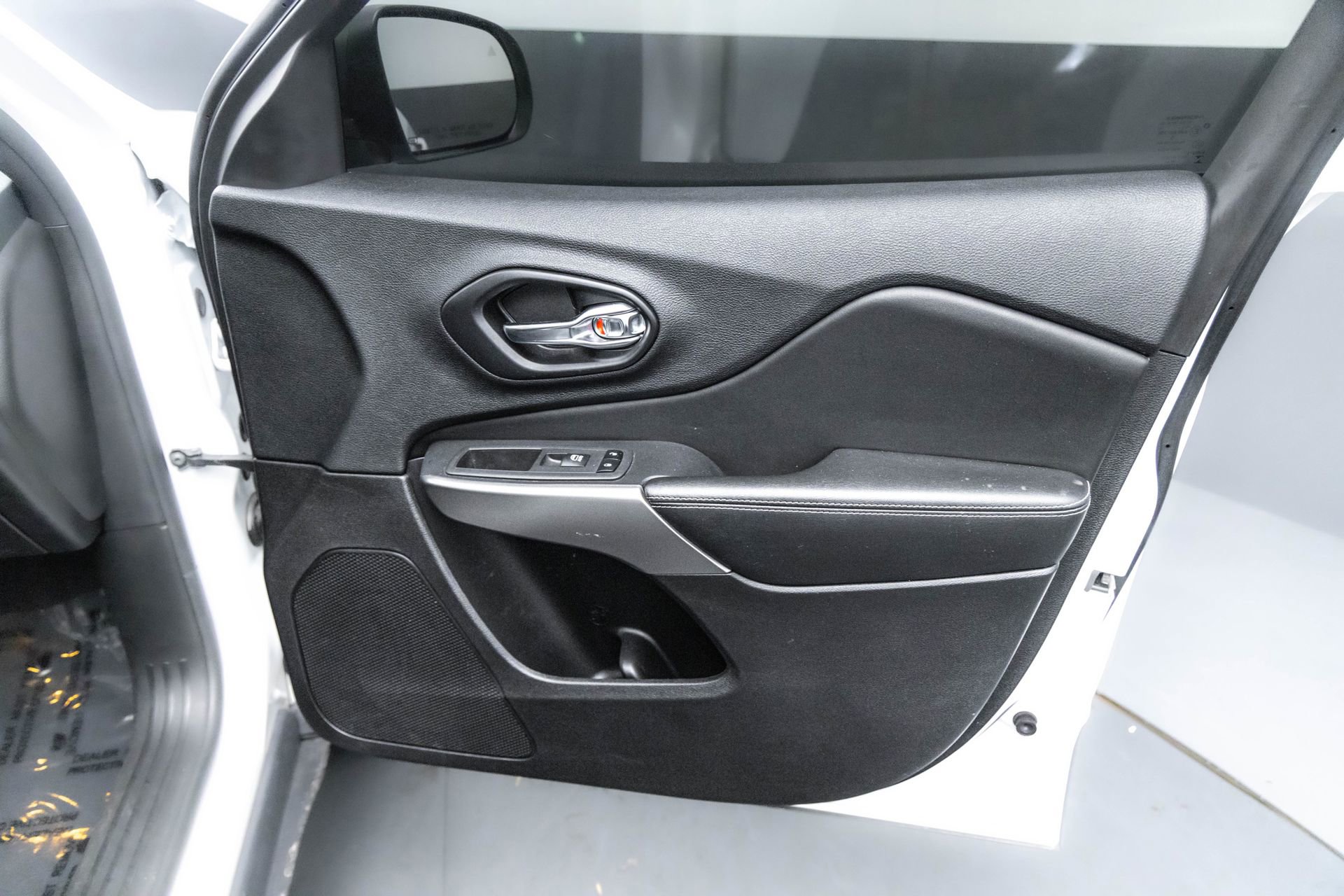 Used 2021 Jeep Cherokee Latitude Lux 80th Anniv w/ Quick Order Package 26U 80TH image 40