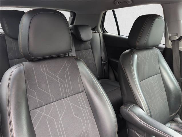 Used 2019 Chevrolet Trax LT w/ LT Convenience Package FWD image 28