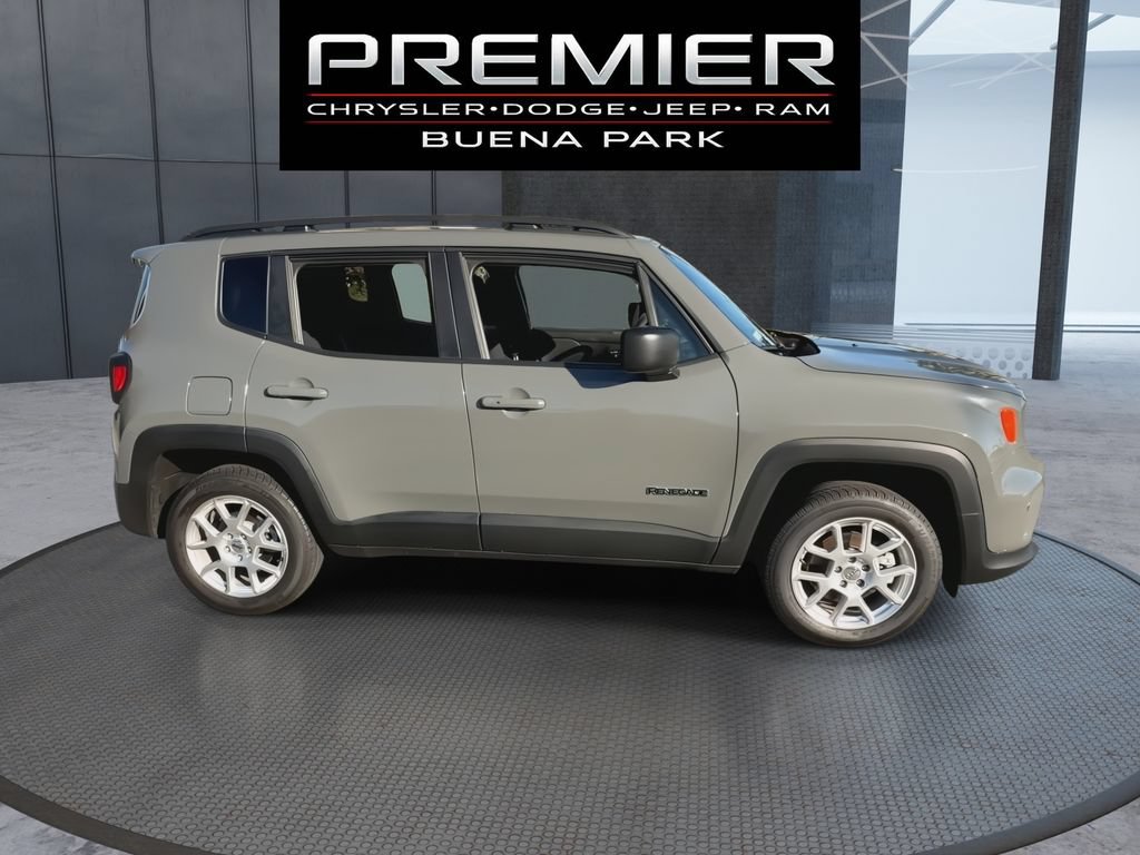 Certified 2022 Jeep Renegade Latitude AWD/4WD image 9