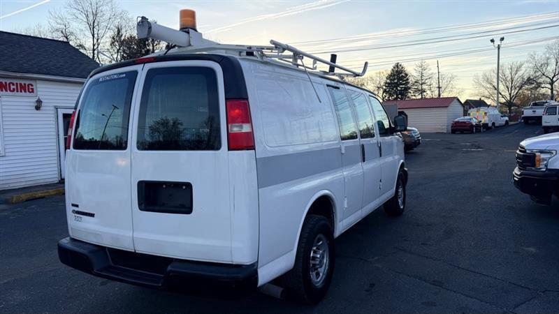 Used 2011 Chevrolet Express 2500 RWD image 3