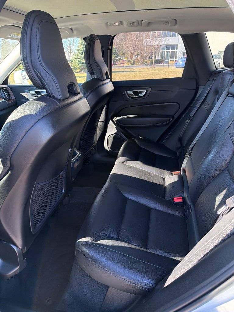Certified 2023 Volvo XC60 B5 Plus w/ Climate Package image 5