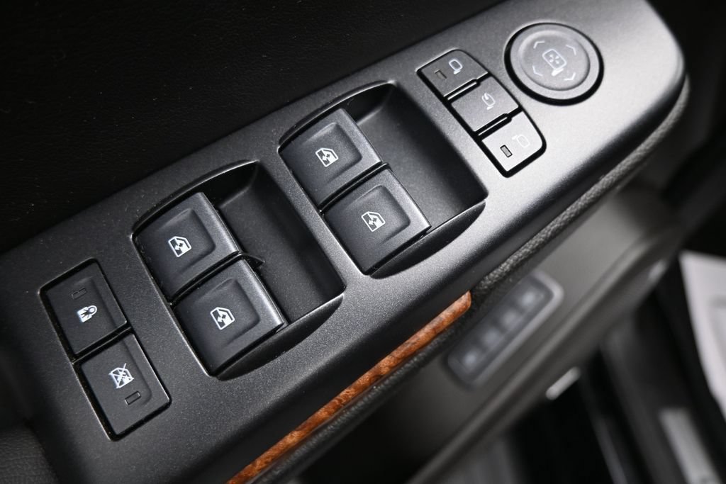 Used 2019 Chevrolet Suburban Premier w/ Premier Plus Edition RWD image 11