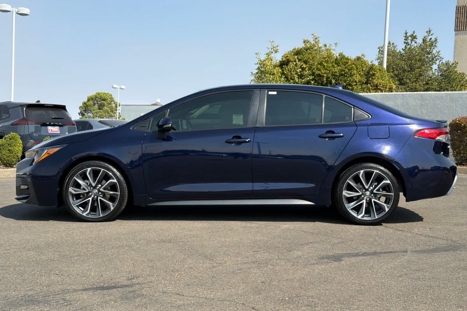 Used 2021 Toyota Corolla SE w/ SE Premium Package FWD image 9