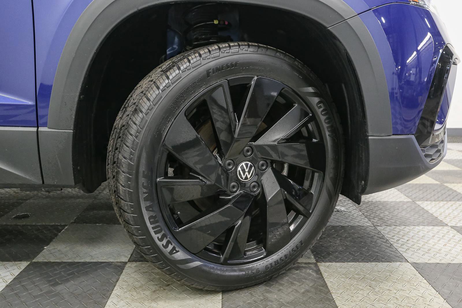 Certified 2024 Volkswagen Taos SEL image 17