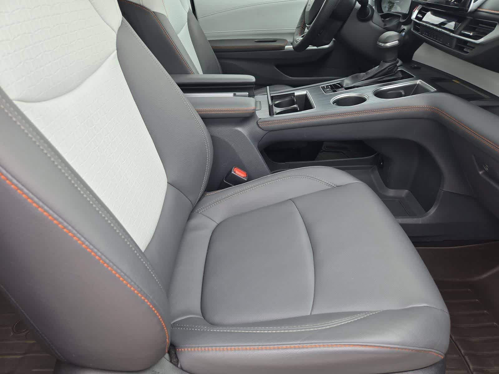 Used 2022 Toyota Sienna XSE w/ XSE Plus Package FWD image 22