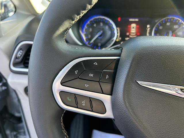 Certified 2024 Chrysler Pacifica Touring-L image 16