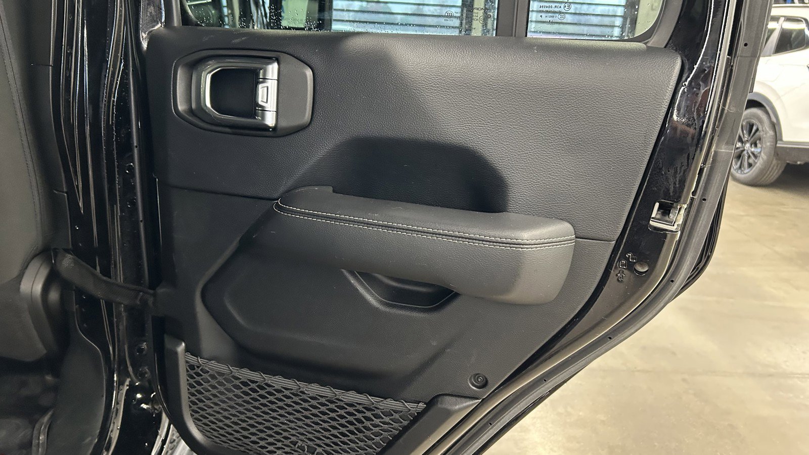 Used 2018 Jeep Wrangler Unlimited Sahara AWD/4WD image 16
