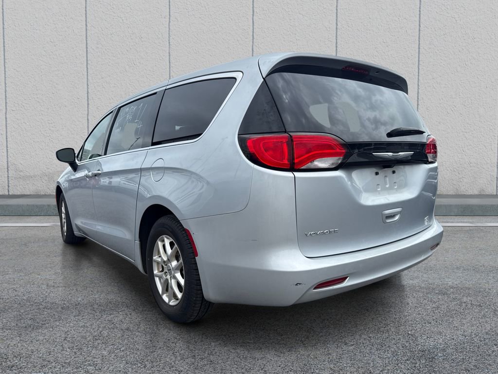 Used 2023 Chrysler Voyager LX FWD image 2