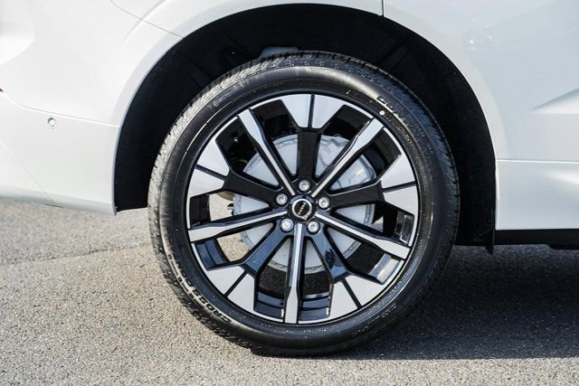 New 2026 Volvo XC60 B5 Plus w/ Protection Package Premier image 19