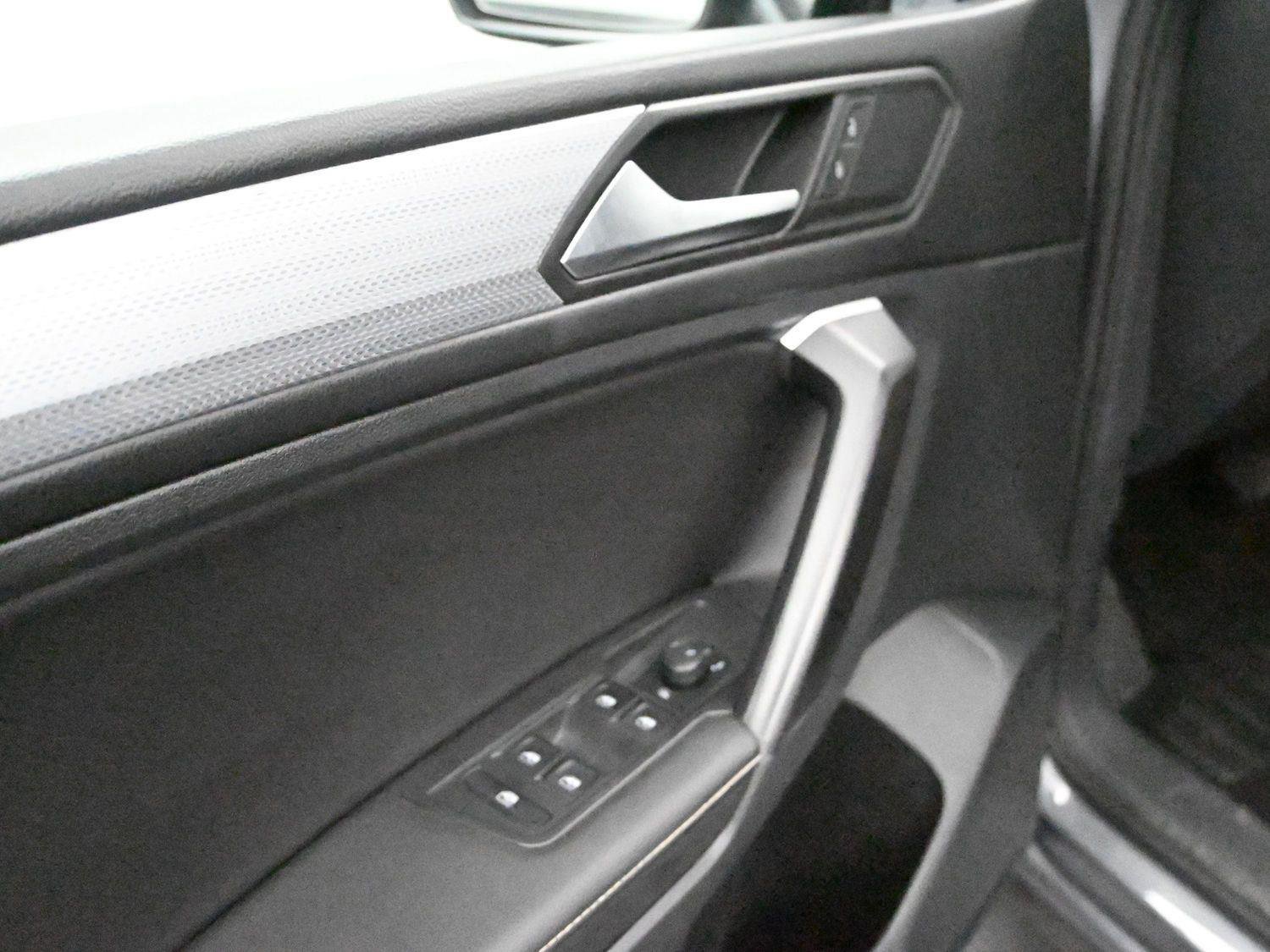 Used 2024 Volkswagen Tiguan S image 6