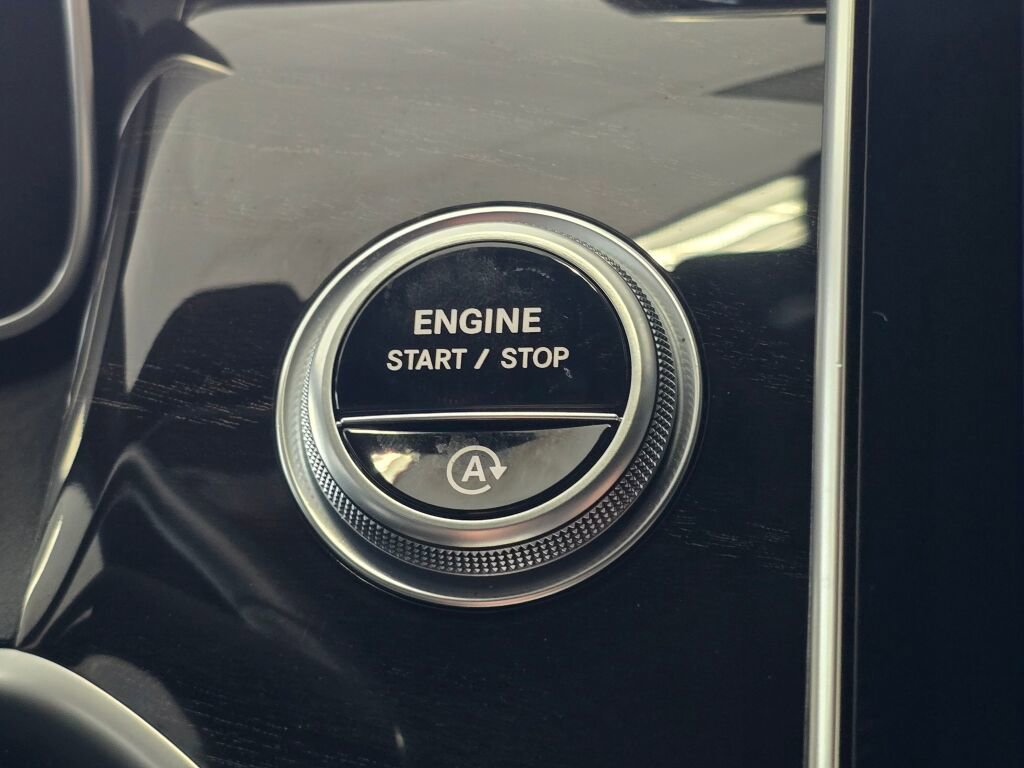 Used 2024 Mercedes-Benz GLC 300 4MATIC image 35