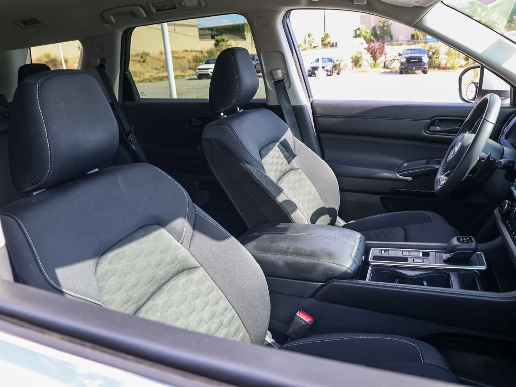 Used 2024 Nissan Pathfinder SV FWD image 20