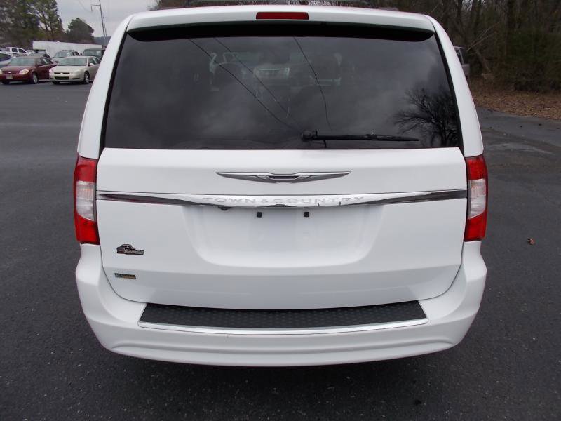 Used 2016 Chrysler Town & Country Touring image 15