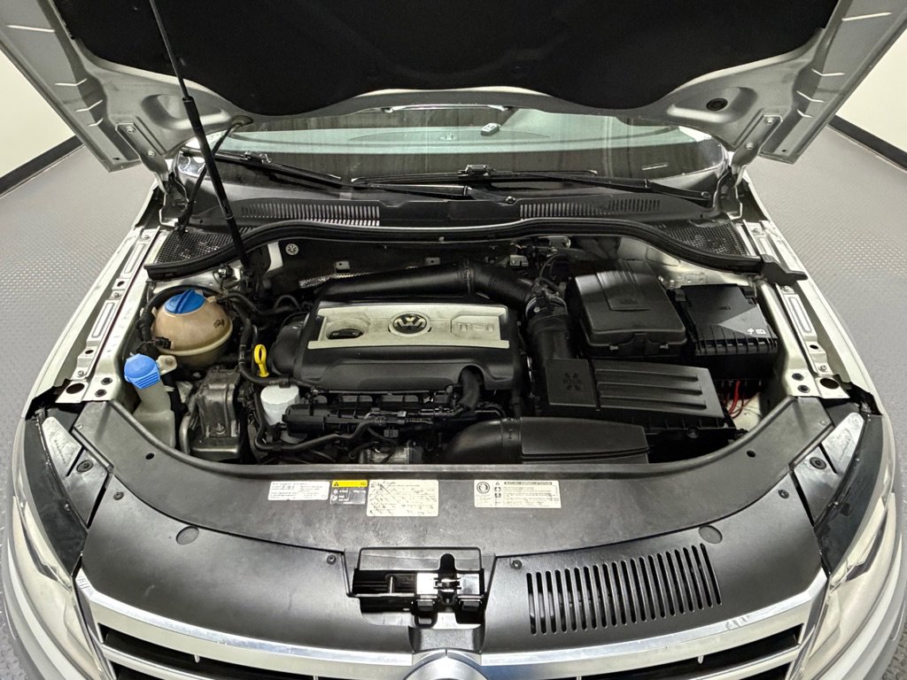 Used 2015 Volkswagen CC R-Line image 16