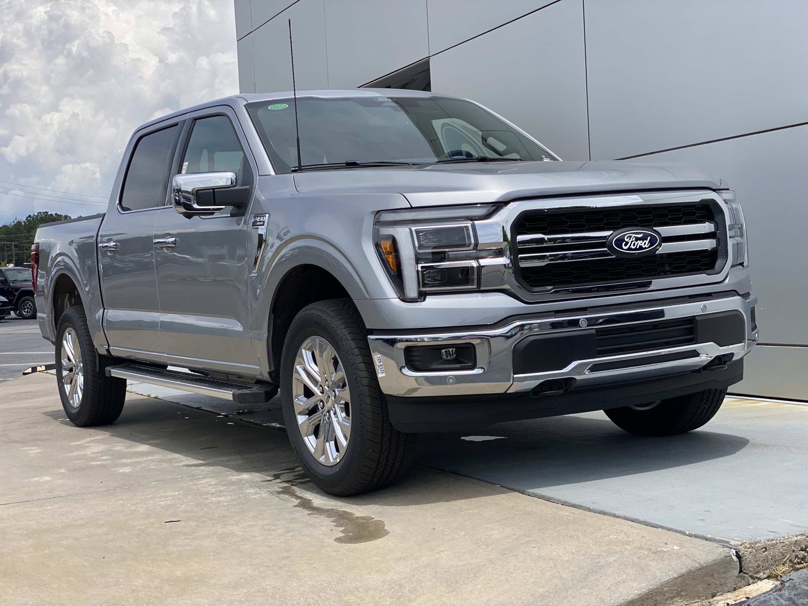New 2026 Ford F150 Lariat w/ Equipment Group 501A Mid