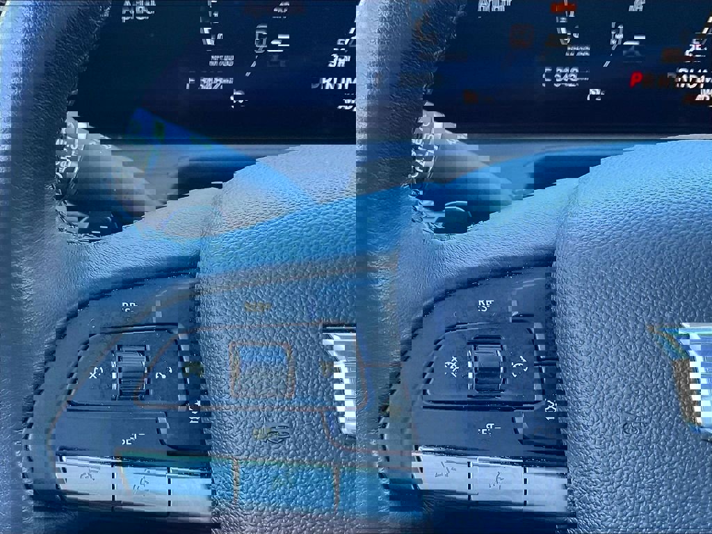 Used 2025 Cadillac XT4 Premium Luxury image 21