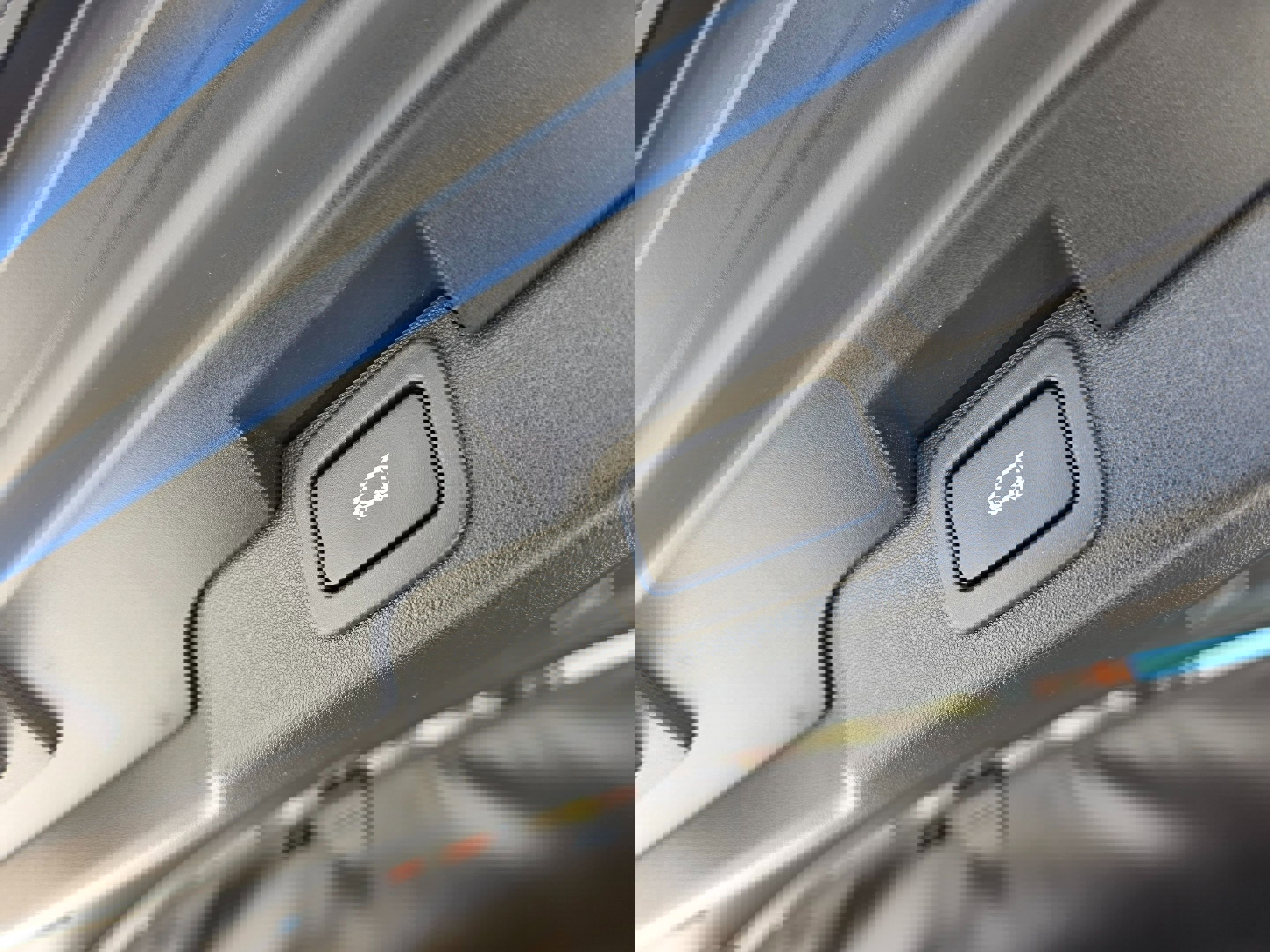 Used 2017 Land Rover Discovery First Edition image 14