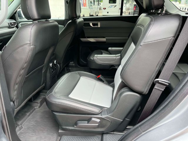 Certified 2024 Ford Explorer XLT w/ Equipment Group 202A AWD/4WD image 18