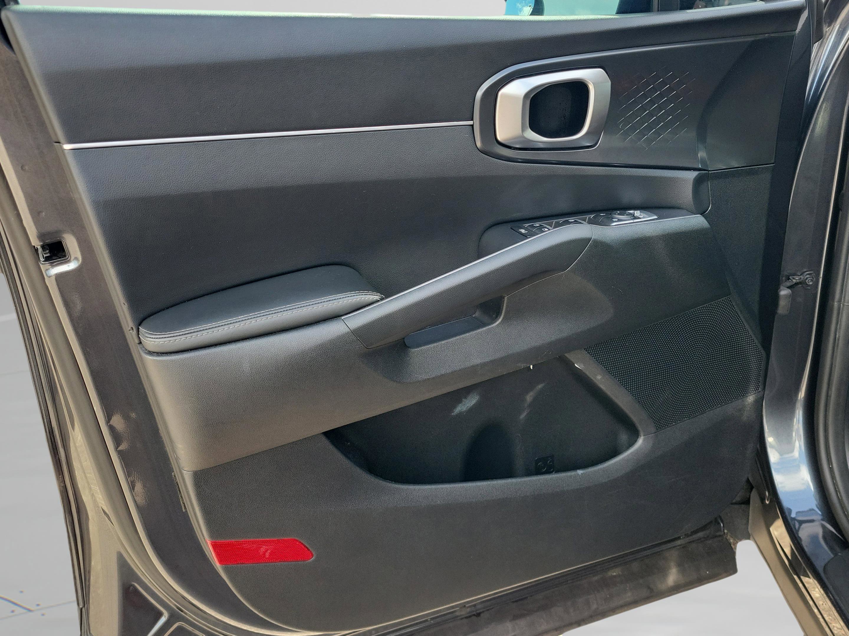 Used 2022 Kia Sorento S image 17