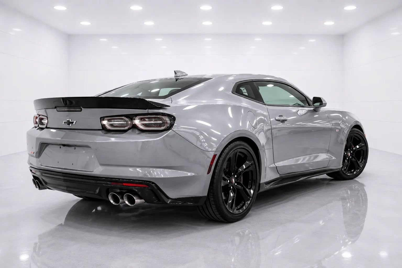 Used 2019 Chevrolet Camaro LT w/ RS Package RWD image 5