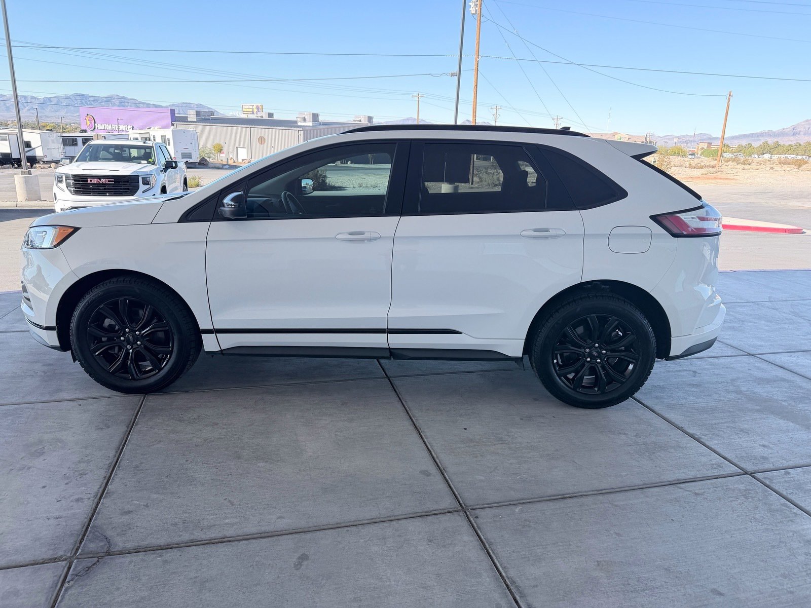 Used 2022 Ford Edge SE w/ Black Appearance Package image 6