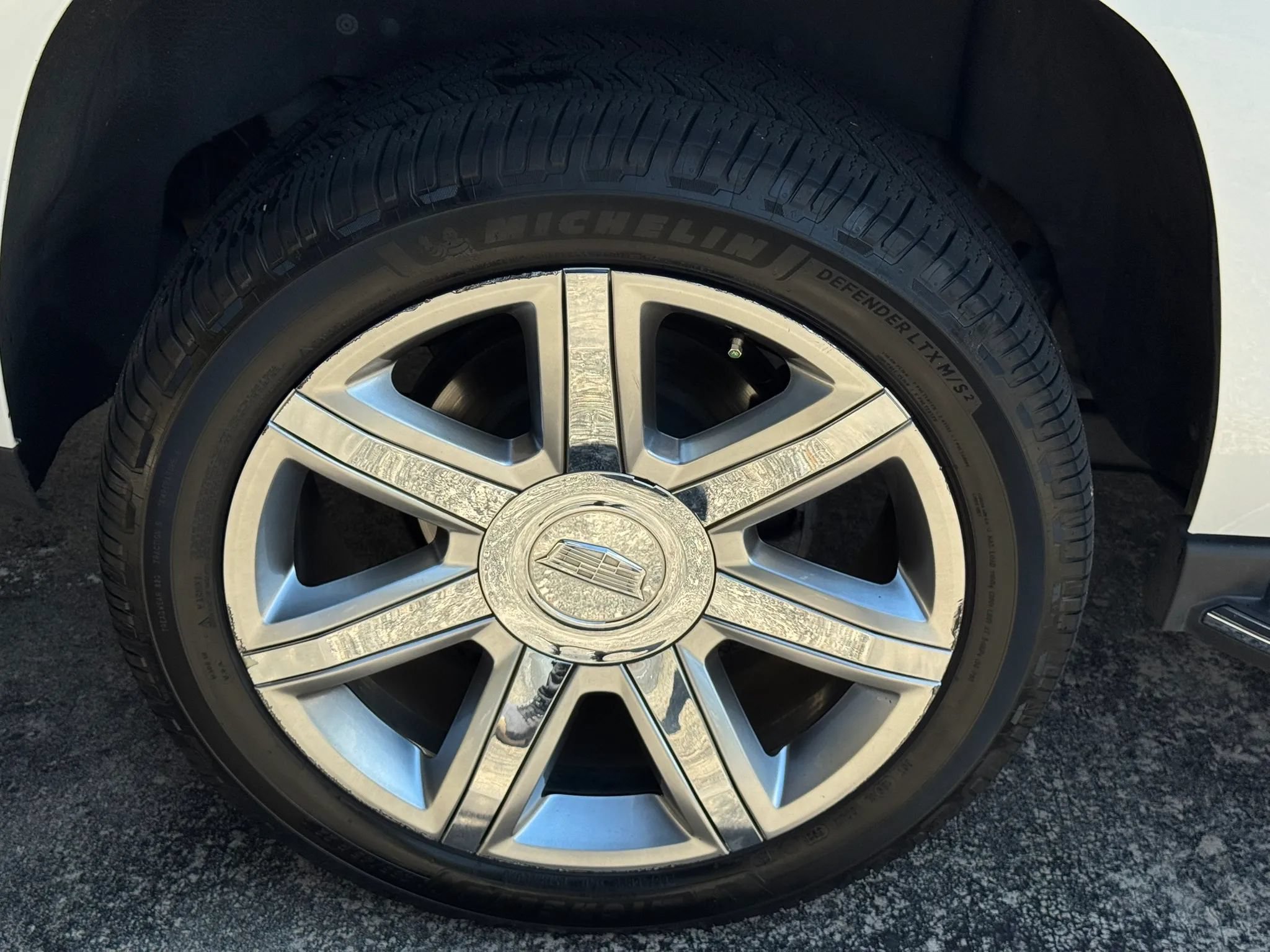 Used 2017 Cadillac Escalade Luxury AWD/4WD image 39