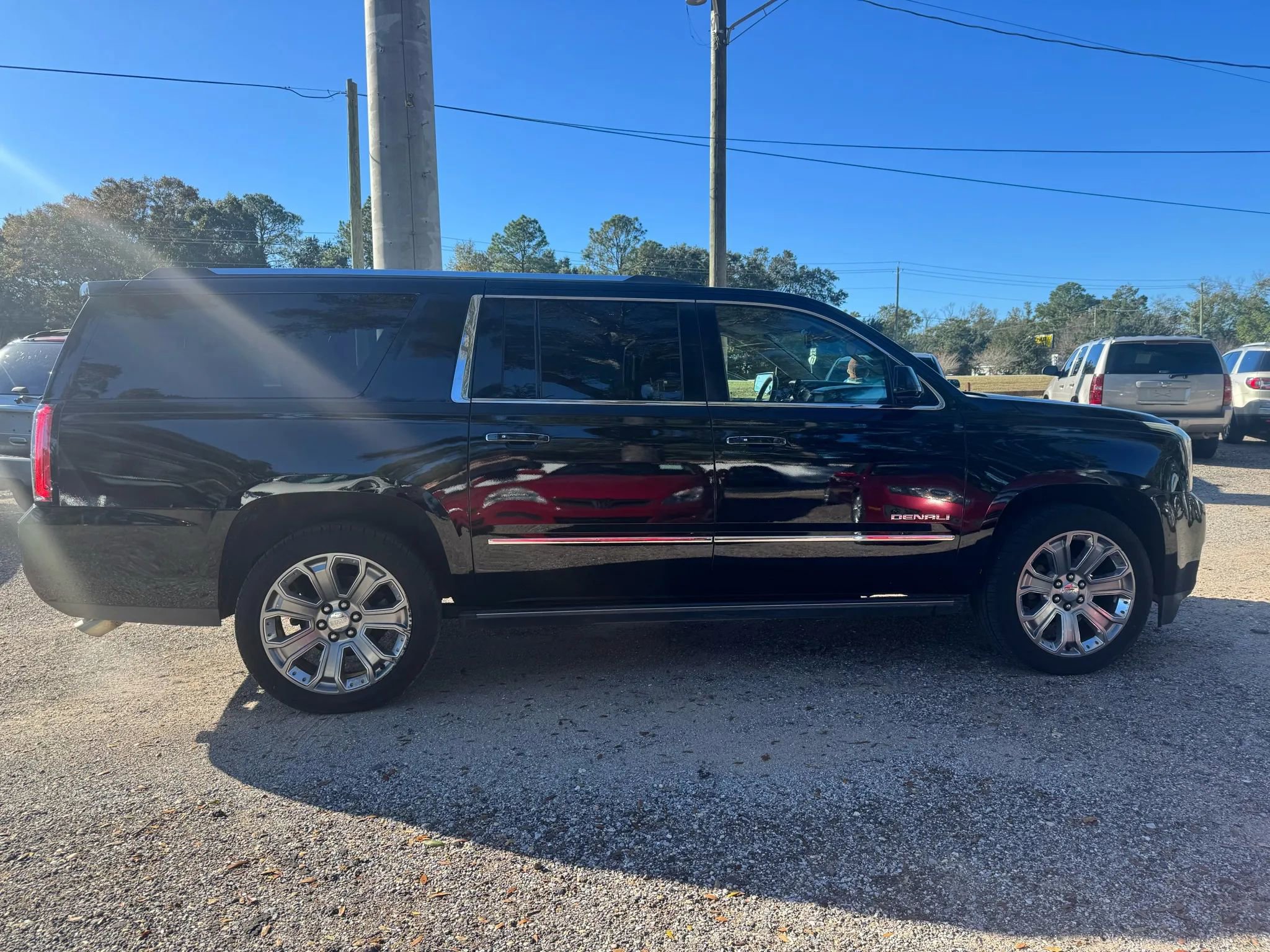 Used 2015 GMC Yukon XL Denali w/ Premium Package image 7