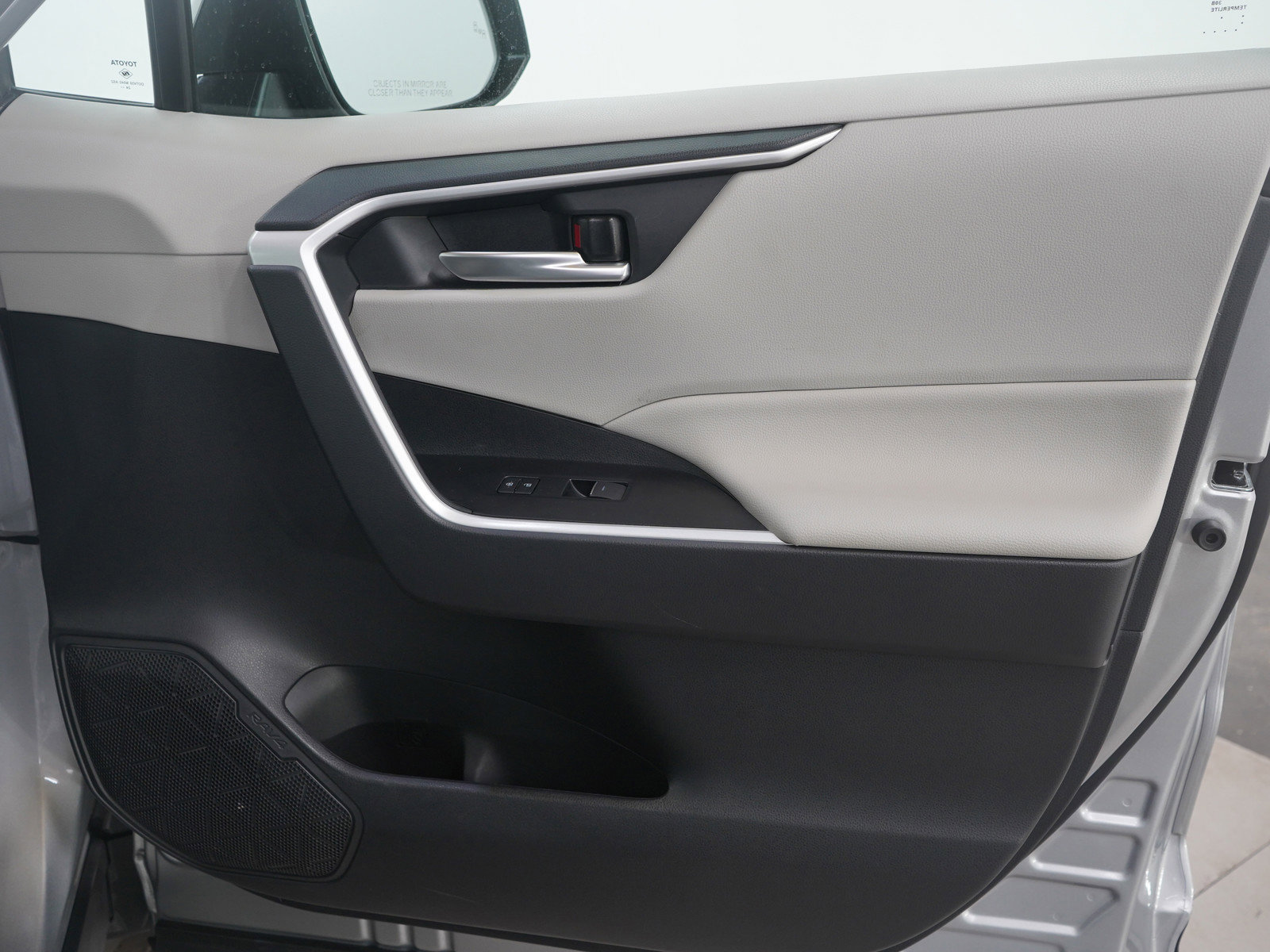 Used 2025 Toyota RAV4 XLE image 11