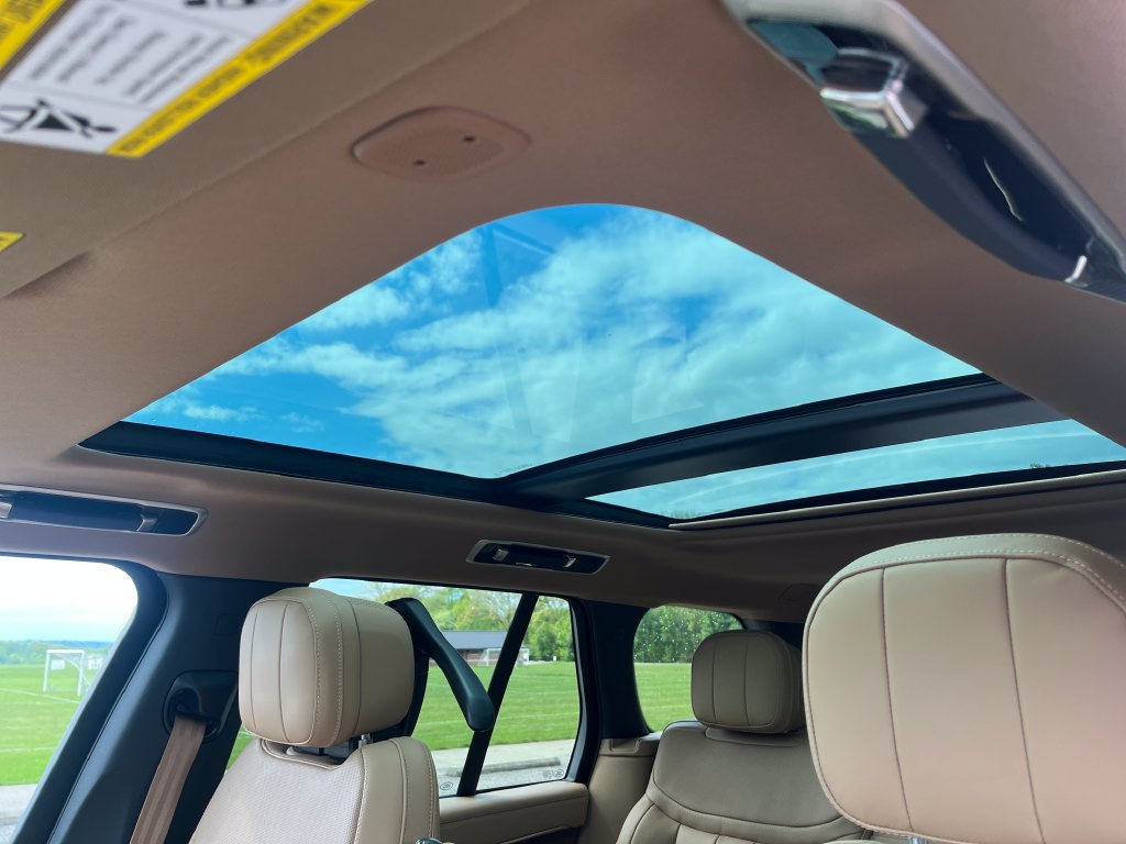 Certified 2026 Land Rover Range Rover SE AWD/4WD image 18