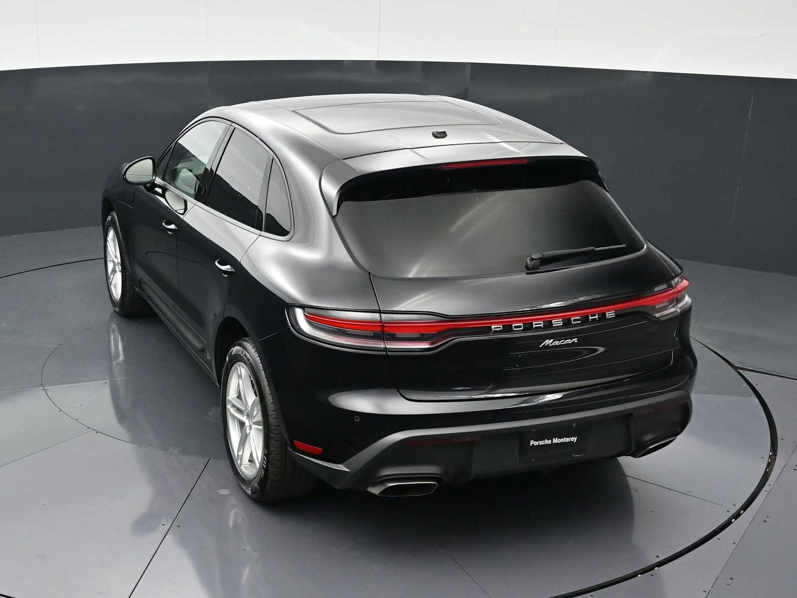 Certified 2024 Porsche Macan AWD/4WD image 29