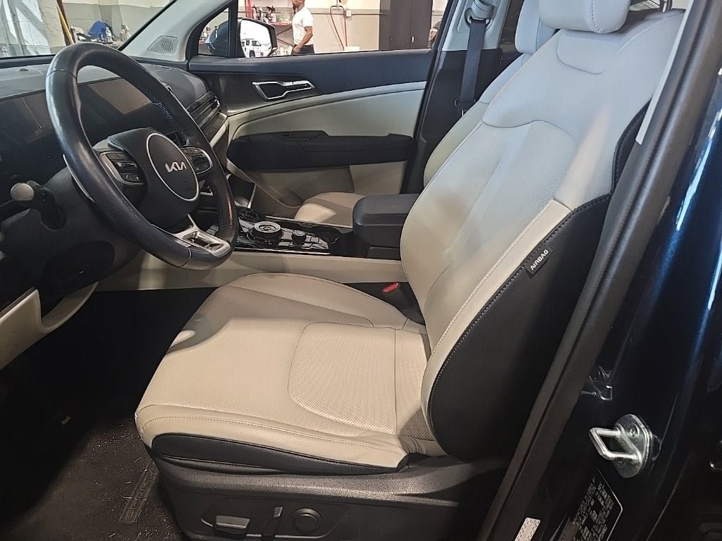 Used 2023 Kia Sportage EX AWD/4WD image 3